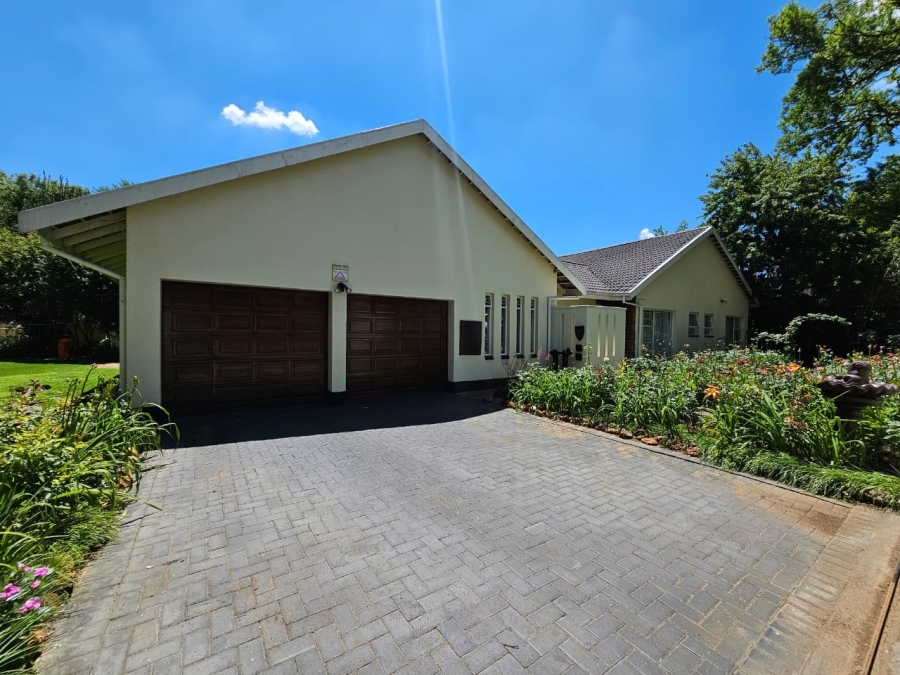 6 Bedroom Property for Sale in Grimbeeck Park North West